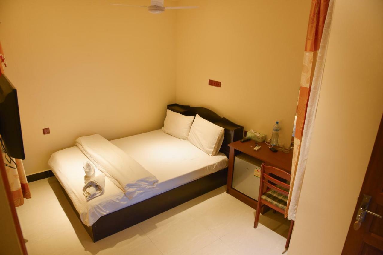 Nalaveshi Inn Huraa Exterior photo